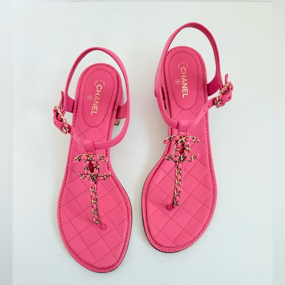 Chanel 20S Pink Quilted Lambskin CC Chain Thong Sandals Gold Hardware EU 39.5